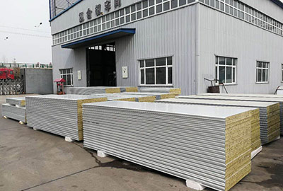 復(fù)合板車間忙碌生產(chǎn)中！